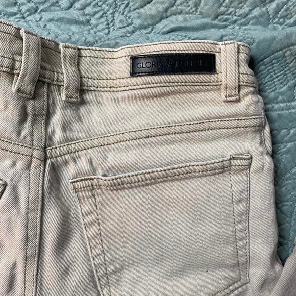 Gloria Vanderbilt pale green mid-rise jeans! - Picture 3 of 3